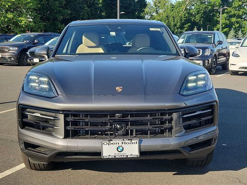 Used 2025 Porsche Cayenne E-Hybrid AWD/4WD image 2