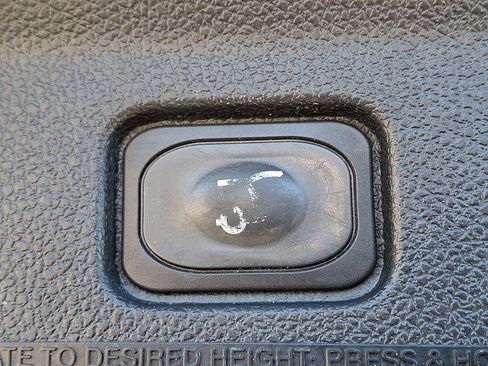 Used 2018 Ford Explorer XLT w/ Equipment Group 201A image 29