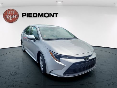 Used 2023 Toyota Corolla LE FWD image 3