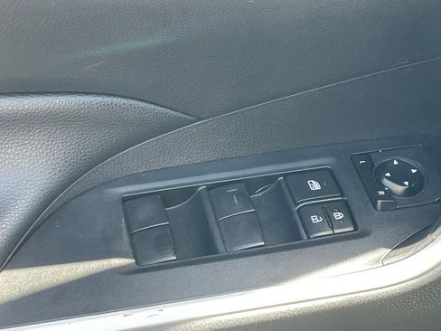 Used 2020 Toyota RAV4 XLE w/ Carpet Mat Package FWD image 6