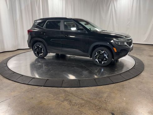 Certified 2025 Kia Seltos S image 3