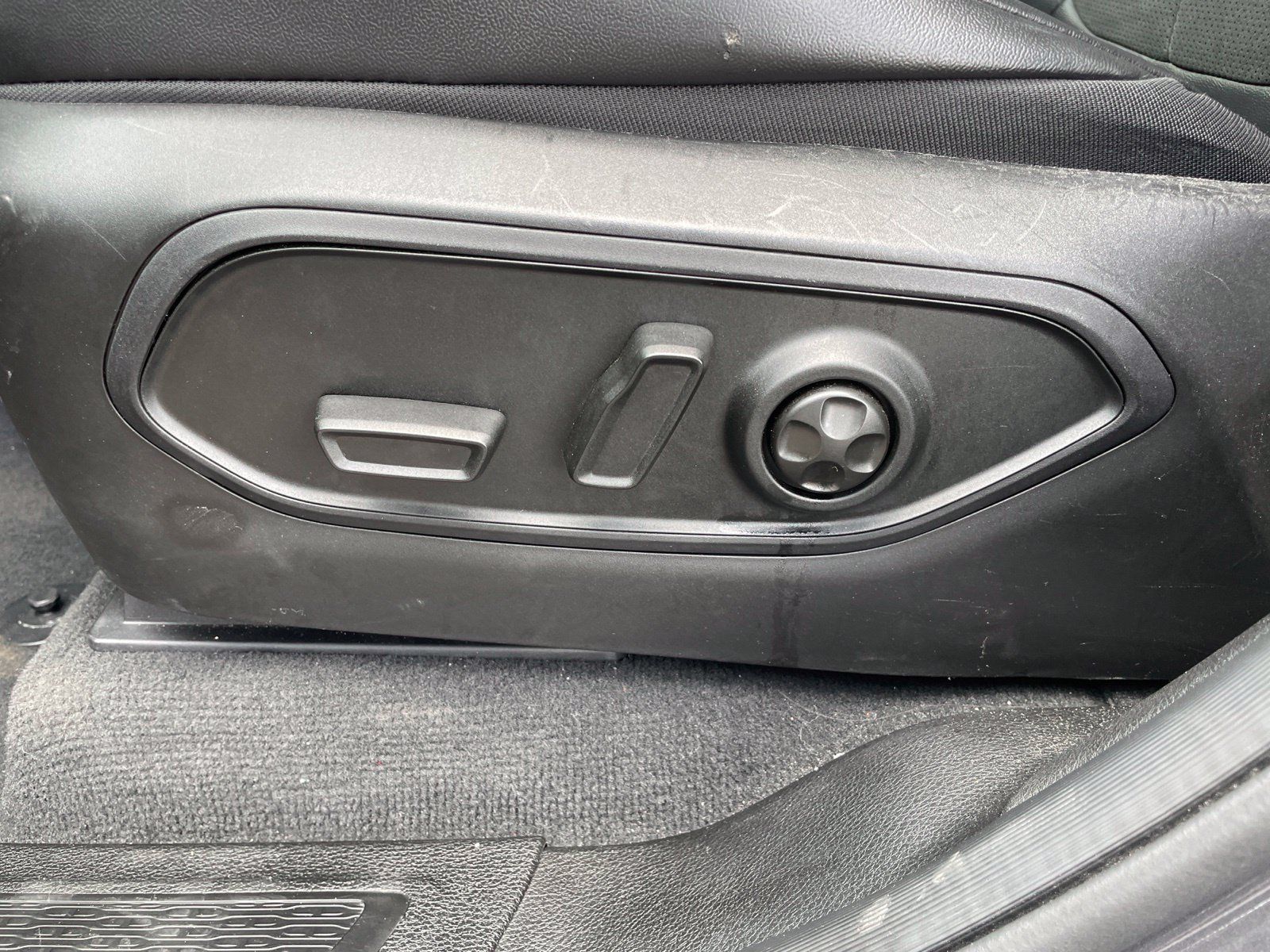 Used 2025 Jeep Grand Cherokee Altitude RWD image 9