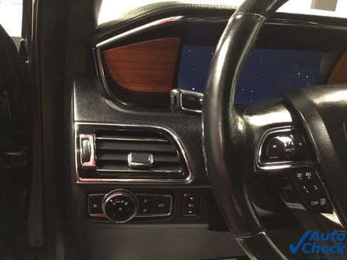 Used 2019 Lincoln Navigator Select w/ Technology Package AWD/4WD image 21