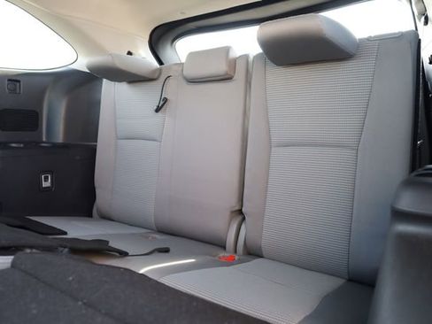 Used 2022 Toyota Highlander LE image 28