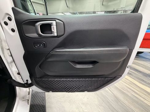 Used 2018 Jeep Wrangler Unlimited Sahara w/ Uconnect 4C Nav & Sound Group AWD/4WD image 37