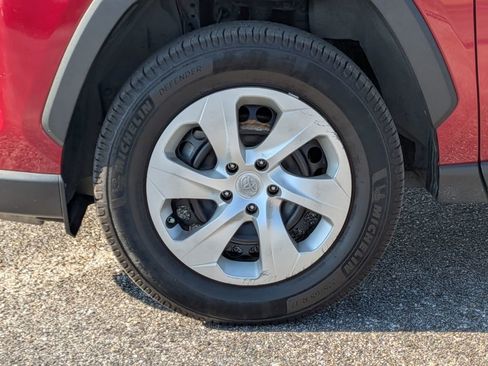 Used 2019 Toyota RAV4 LE image 11