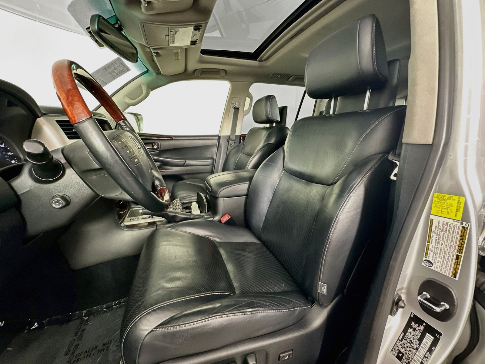Used 2013 Lexus LX 570 4WD w/ Luxury Pkg image 21