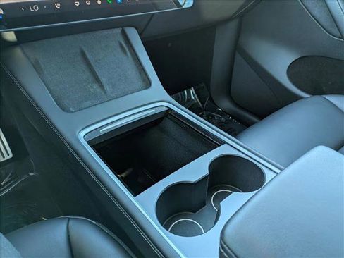 Used 2023 Tesla Model Y Performance image 11