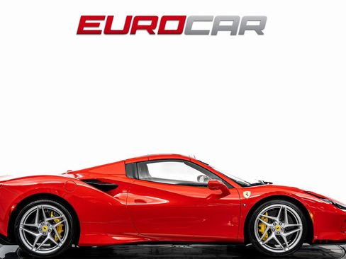Used 2022 Ferrari F8 Tributo image 8