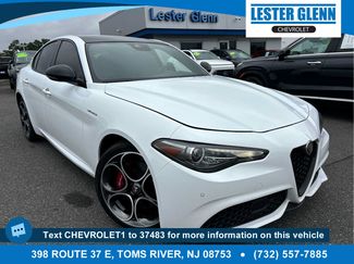 Used 2023 Alfa Romeo Giulia Veloce AWD/4WD video 1
