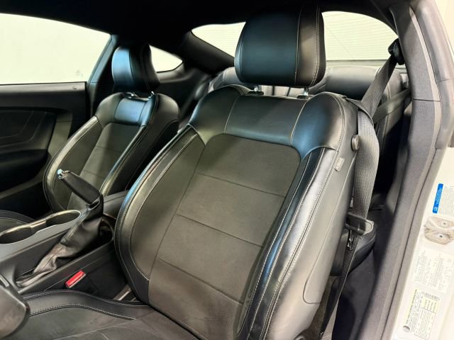 Used 2016 Ford Mustang Shelby GT350 w/ Technology Package RWD image 29