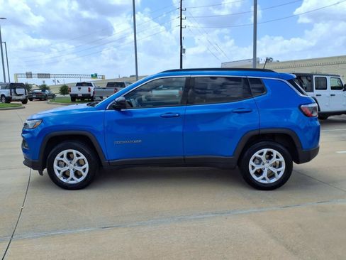 Used 2024 Jeep Compass Latitude AWD/4WD image 3