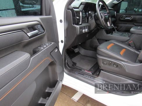 Used 2025 GMC Sierra 2500 AT4 AWD/4WD image 13