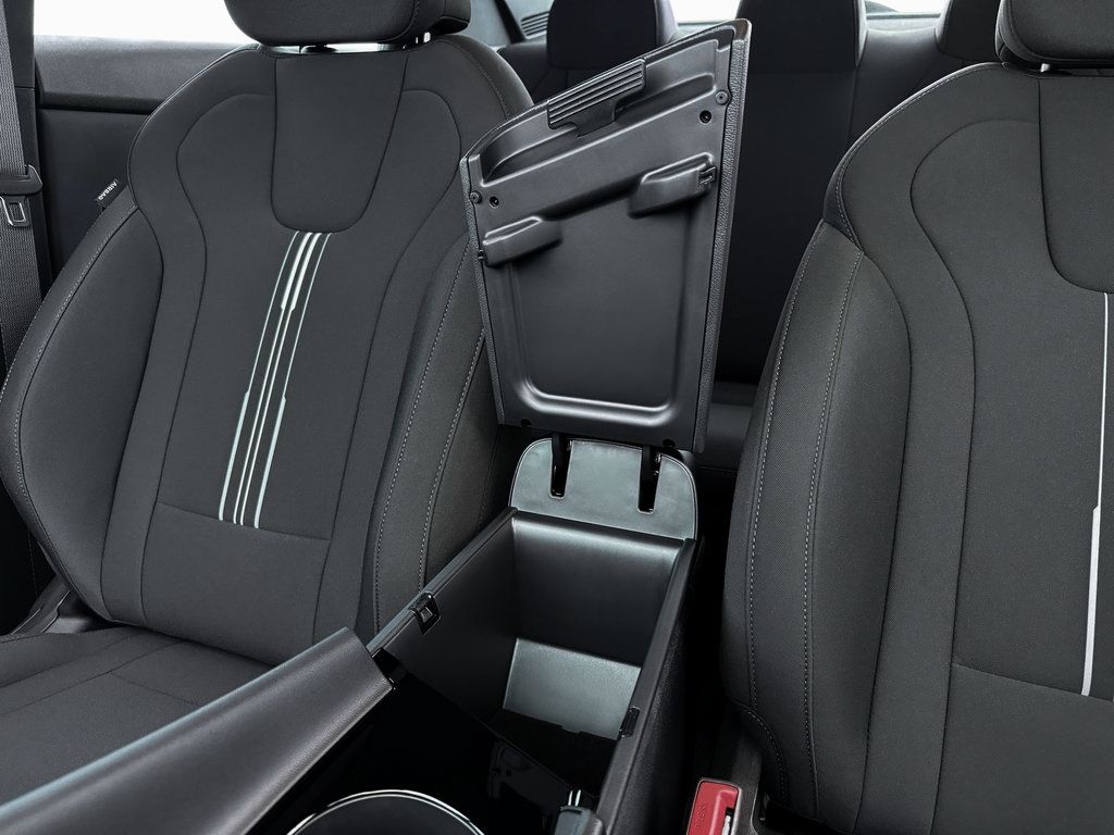 New 2025 Hyundai Elantra SEL FWD image 19