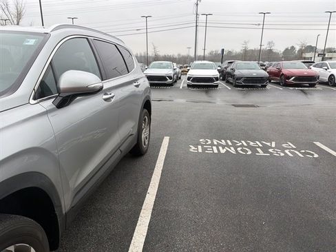 Used 2023 Hyundai Santa Fe SEL w/ Cargo Package image 6