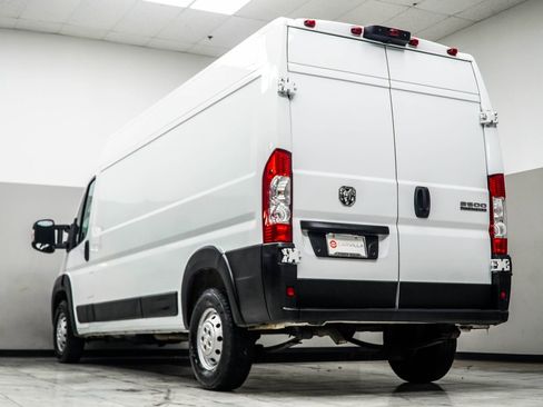 Used 2023 RAM ProMaster 2500 FWD image 12