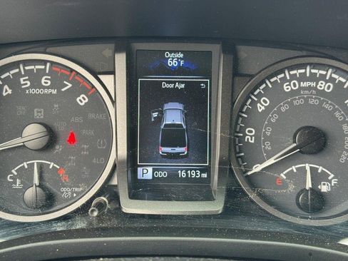 Used 2023 Toyota Tacoma TRD Sport w/ Technology Package AWD/4WD image 25