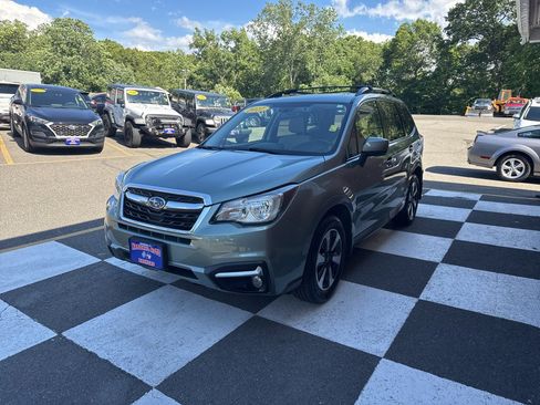 Used 2017 Subaru Forester 2.5i Premium AWD/4WD image 5