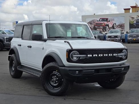New 2026 Ford Bronco Outer Banks AWD/4WD image 1