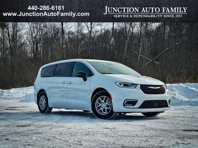 New 2026 Chrysler Pacifica Select