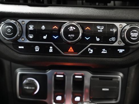 Used 2024 Jeep Wrangler Sport S image 27