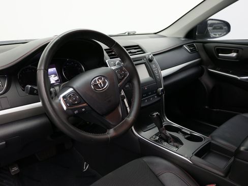 Used 2017 Toyota Camry SE FWD image 11