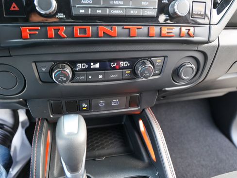 Used 2025 Nissan Frontier Pro-X image 24