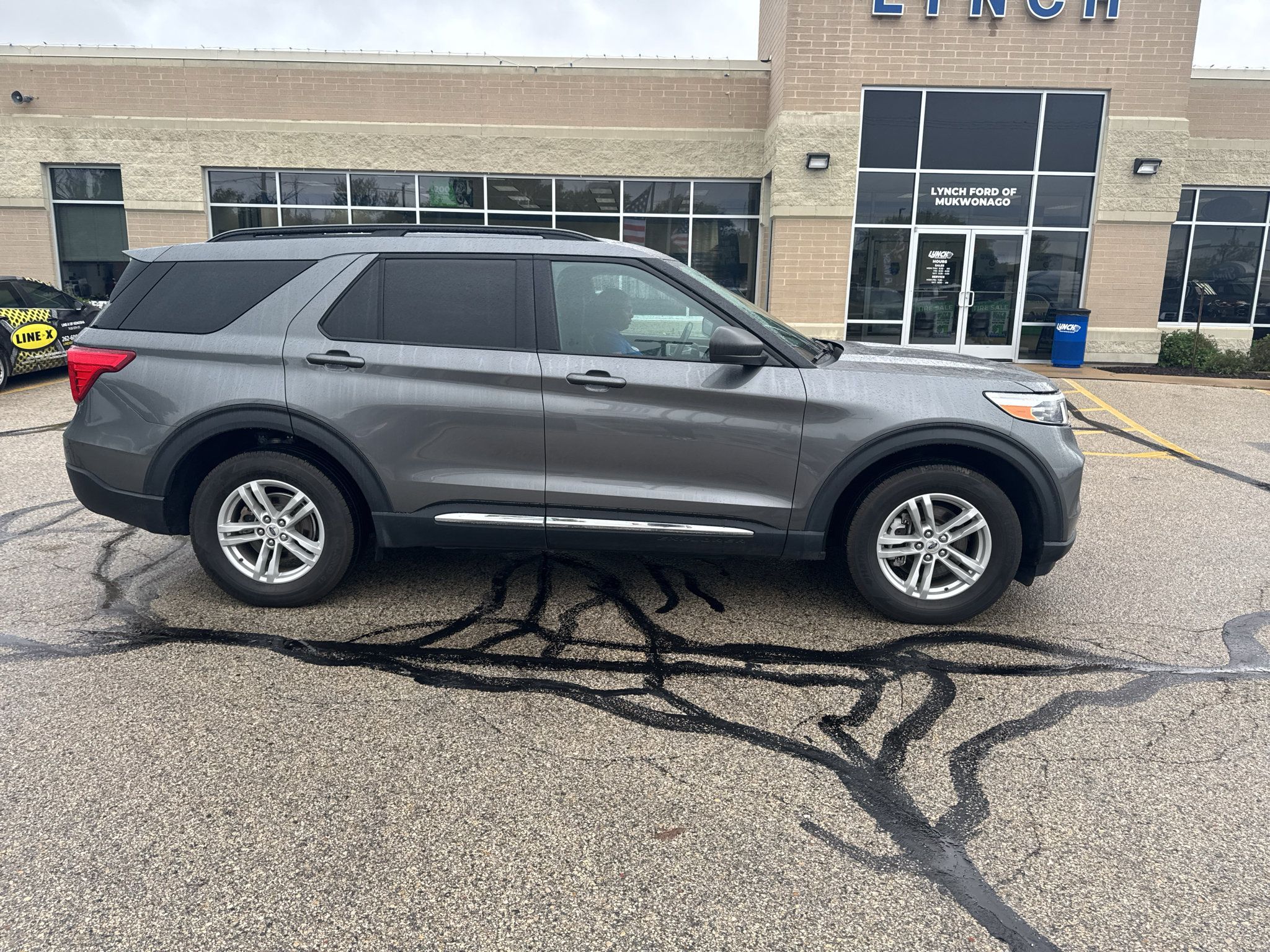 Used 2024 Ford Explorer XLT w/ Equipment Group 202A AWD/4WD image 5