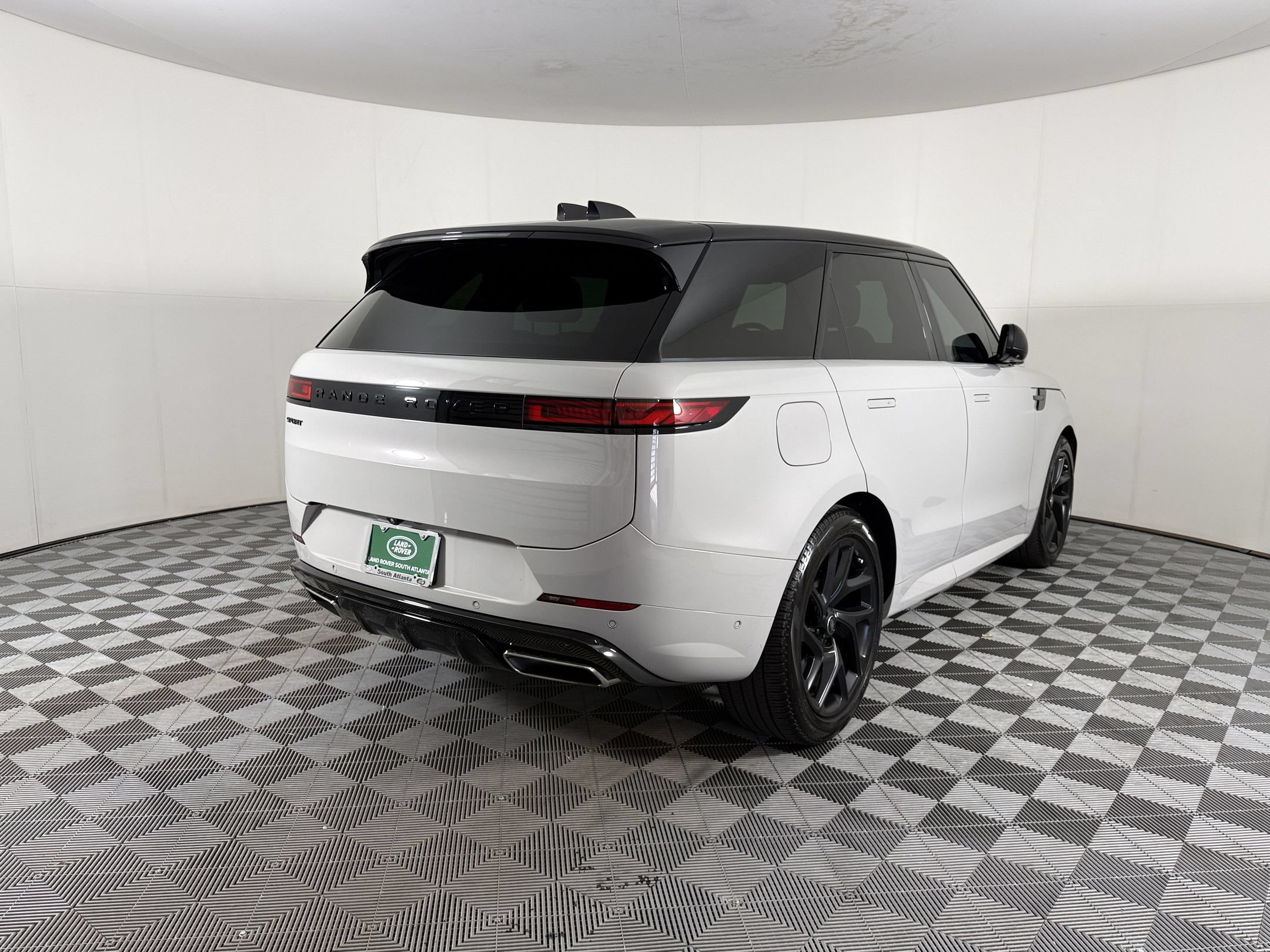 Used 2024 Land Rover Range Rover Sport Dynamic SE AWD/4WD image 9