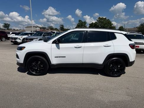 Used 2025 Jeep Compass Latitude w/ Altitude Special Edition AWD/4WD image 3