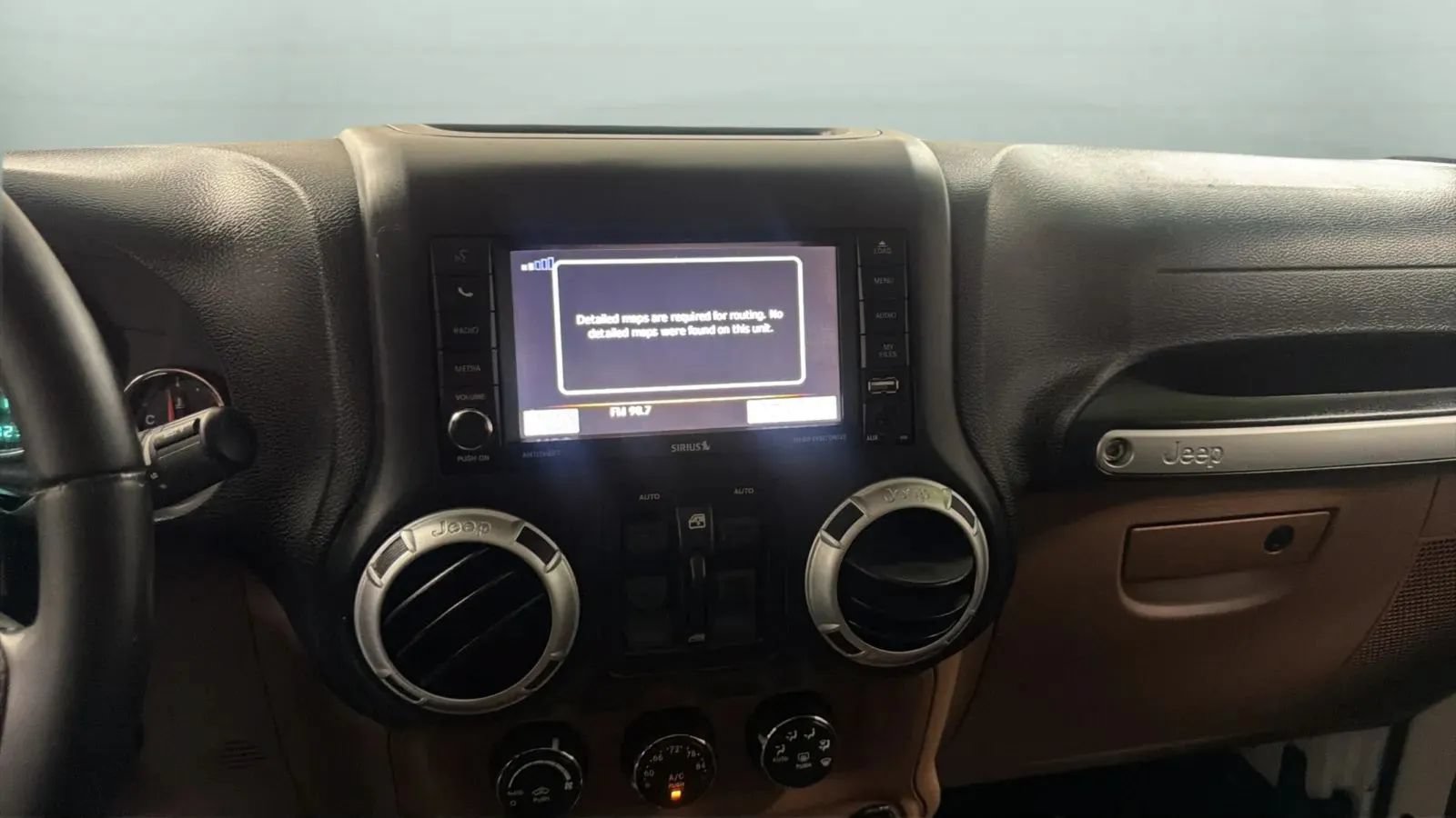 Used 2015 Jeep Wrangler Unlimited Rubicon w/ Connectivity Group AWD/4WD image 13