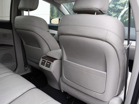 Used 2010 Toyota Venza 4dr Wgn V6 AWD (Natl) image 28