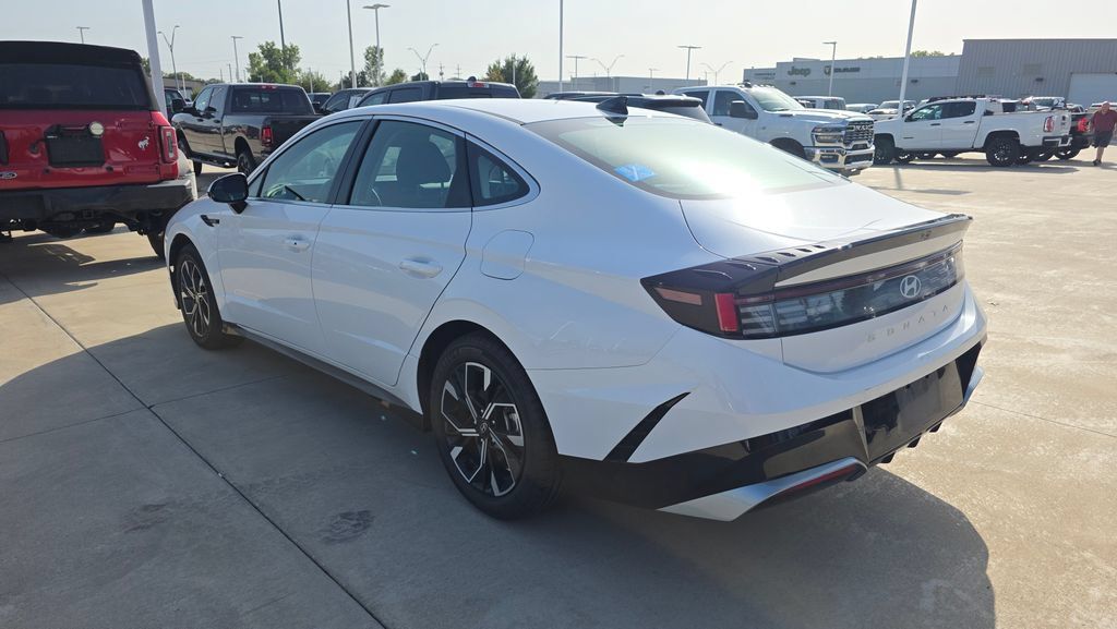 Used 2025 Hyundai Sonata SEL FWD image 3