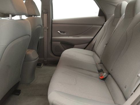 Used 2021 Hyundai Elantra SE image 18