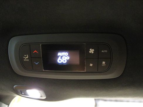 Used 2023 Chrysler Pacifica Pinnacle image 36