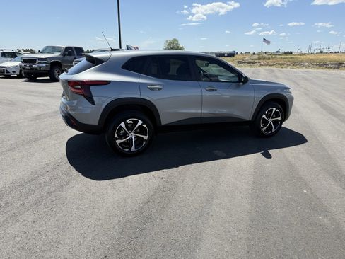 Used 2025 Chevrolet Trax RS w/ Driver Confidence Package image 15