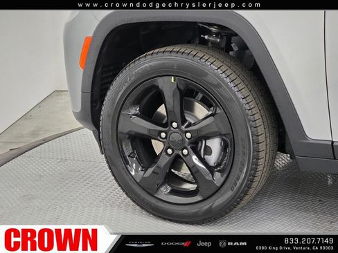 New 2026 Jeep Grand Cherokee Limited RWD image 9