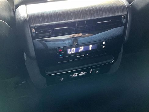 Used 2023 Jeep Wagoneer Series II image 17