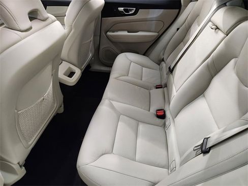 Used 2025 Volvo XC60 B5 Core image 29