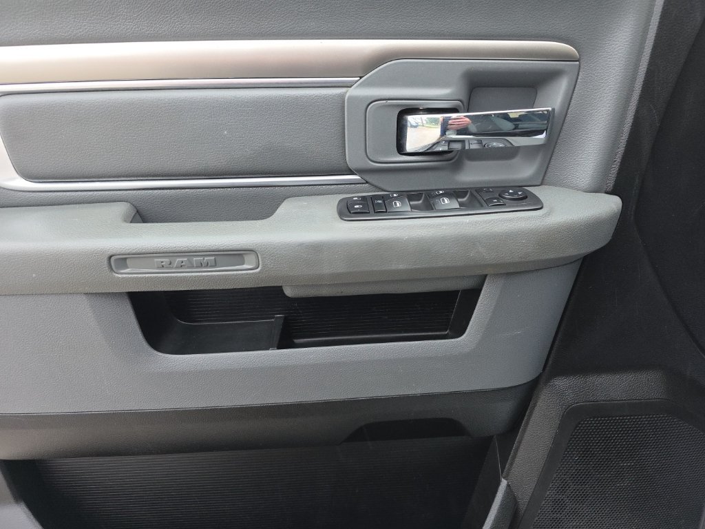 Used 2019 RAM 1500 Classic SLT AWD/4WD image 13