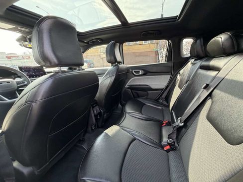 Used 2024 Jeep Compass Latitude w/ Sun and Sound Group image 17