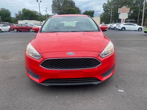 Used 2016 Ford Focus SE FWD image 2