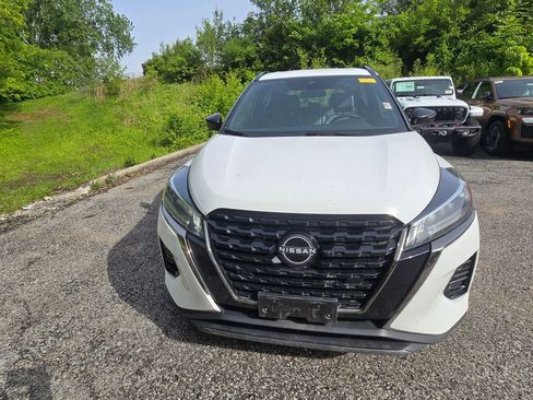 Used 2024 Nissan Kicks SR w/ SR Premium Package FWD image 12