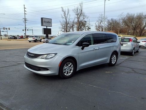 Used 2024 Chrysler Voyager LX image 6