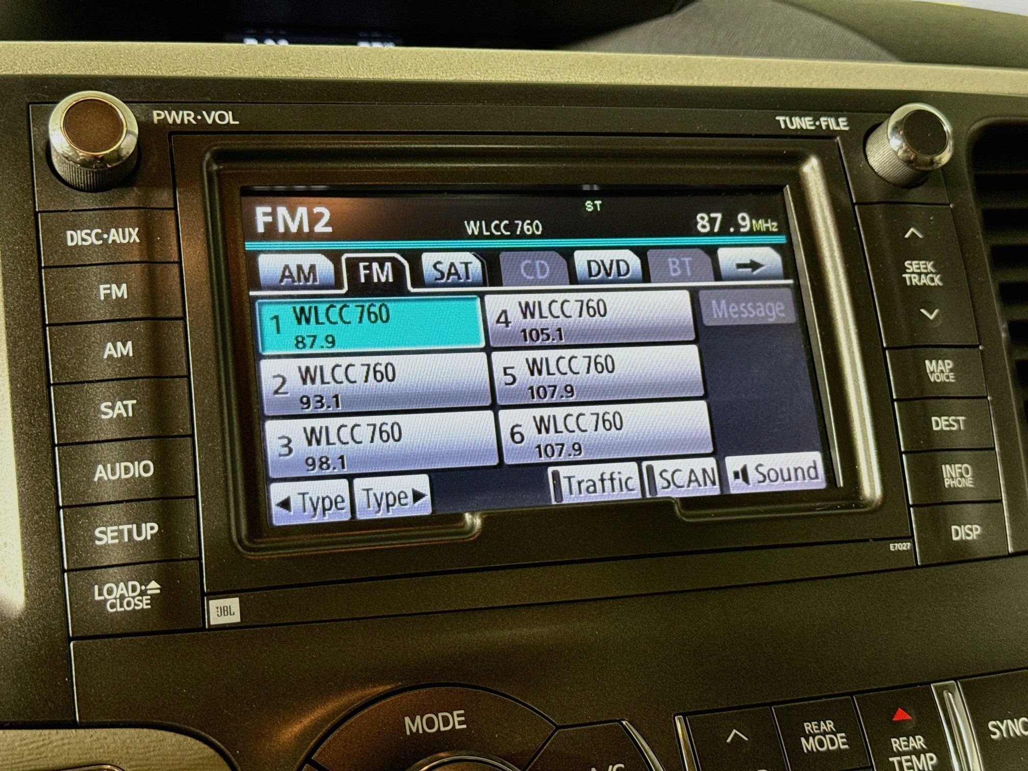 Used 2014 Toyota Sienna XLE w/ XLE Premium Package FWD image 17