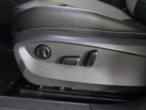 Used 2023 Volkswagen Taos SEL AWD/4WD image 32
