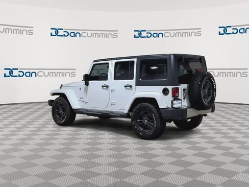 Used 2018 Jeep Wrangler Unlimited Sahara AWD/4WD image 6