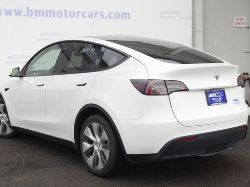 Used 2022 Tesla Model Y Long Range image 4