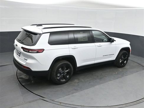 New 2025 Jeep Grand Cherokee L Limited w/ Black Appearance Package image 33