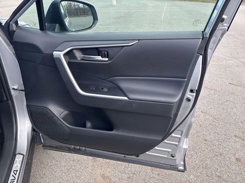 Used 2023 Toyota RAV4 XLE w/ Convenience Package image 10